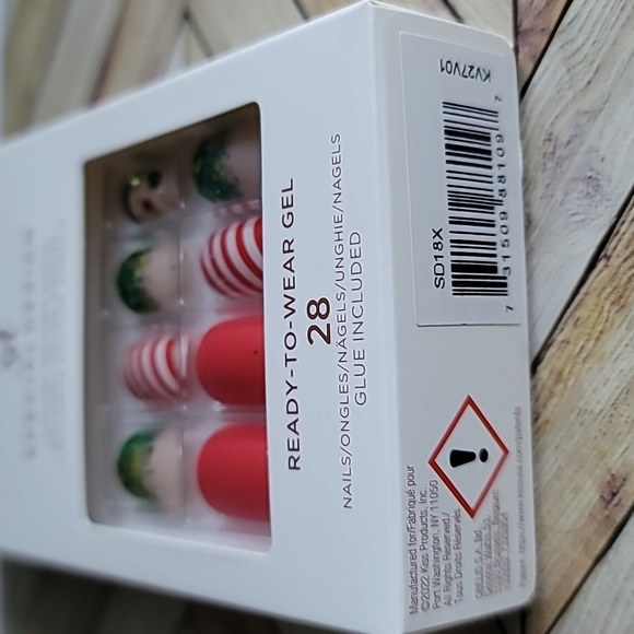 KISS Special Design Christmas Glue on Nails Glitter Stripes Short New Red Green - Picture 3 of 5